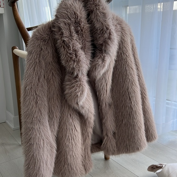 Dynamite Clothing Faux Fur Coat. Size US S Colour: taupe/ brown - Picture 3 of 4
